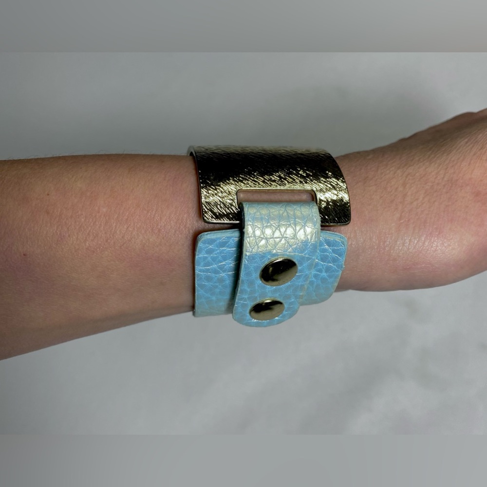 Light Blue  sparkle  Bracelet Plain Wristband Cuff Wide range  one row of snap